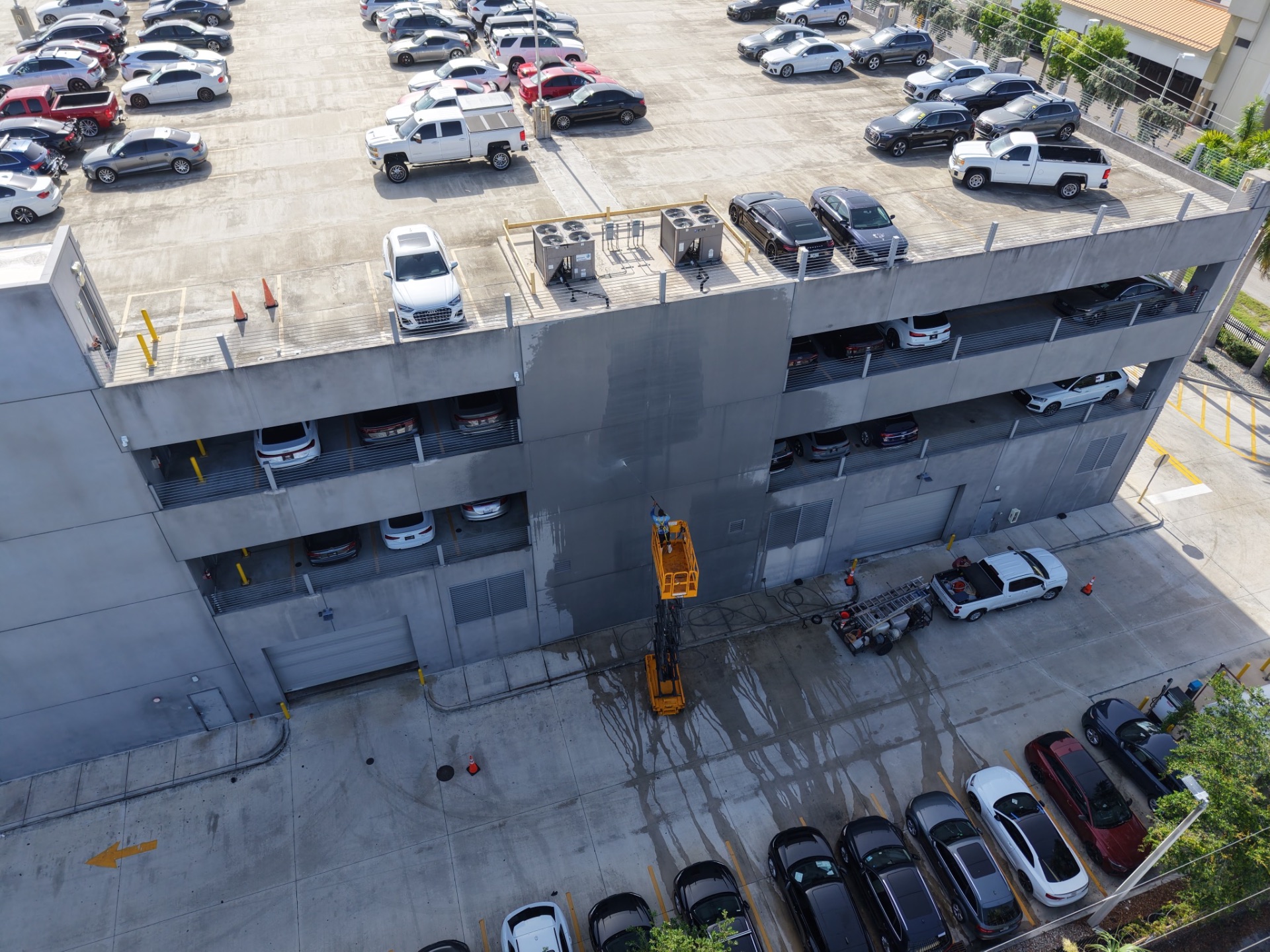 Commercial pressure cleaning service in Hialeah Florida