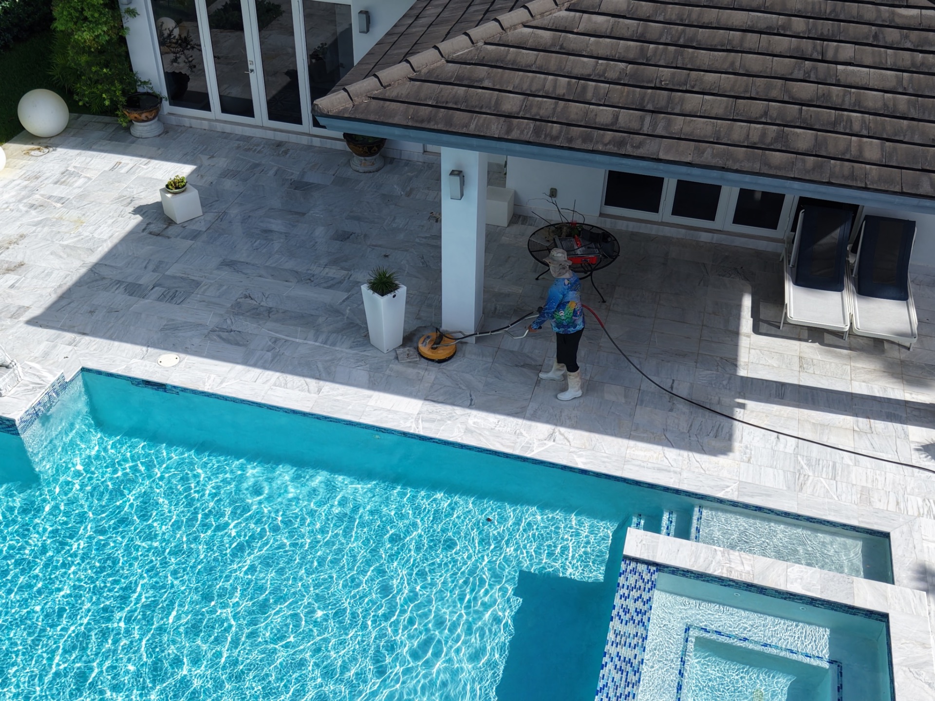 Restored pool deck after professional pressure cleaning in Miami-Dade County